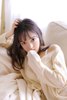 漂亮人妻当面被朋友玩弄